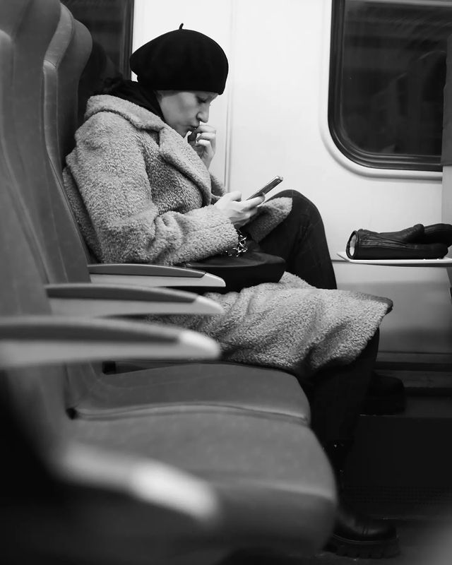 arina._zima в LOOKY. #photo,#street,#streetphotography,#saintpetersburg,#питер,#питерфото,#зима,#зимафото,#чб,#bw,#bwphotography. Фотографировать люде...
