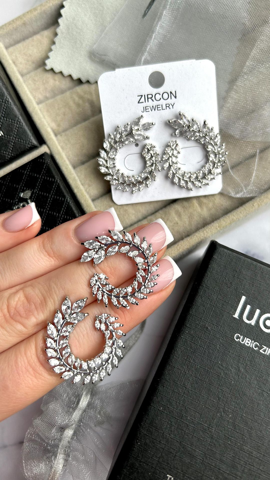 julia_fashion_bizhy in LOOKY. #ювелирнаябижутерия,#комплект,#россия,#серебро,#выгодно,#пятигорск,#москва,#садовод,#опт,#розница,#украшенияпятигорск,#красота,#2023,#бижутерия,#гвоздики,#шопард,#chopard,#подвесканалеске,#подвеска,#сердце,#сердечко,#серьгисердце,#серьгисердечки,#бижусердце,#реклама,#рек,#рекомендации,#взаимныелайки,#взаимныеподписки,#взаимопиар. 💎Ваши фавориты снов...