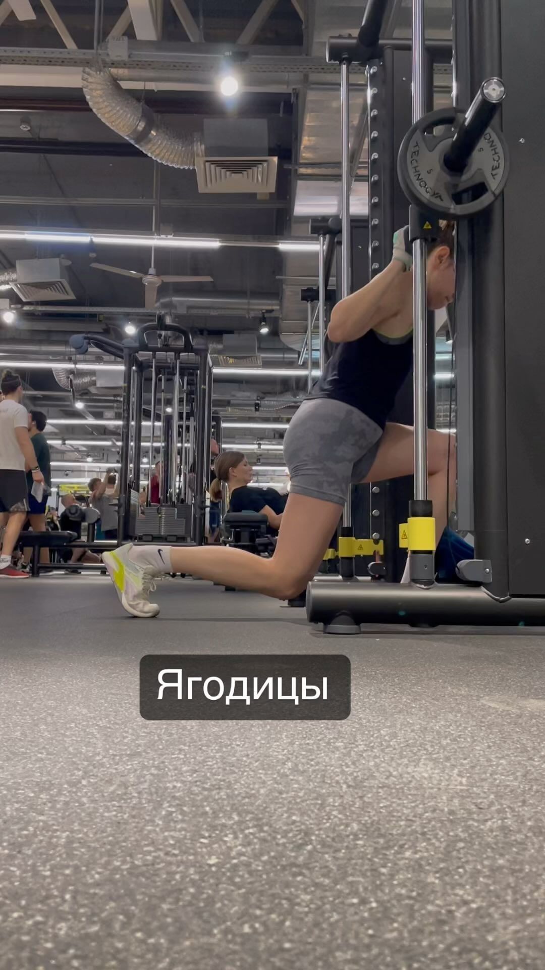 olesiaprofit в LOOKY. #выпады,#тренировканаягодицы,#Glutes,#выпадыназад,#тренировканапохудение,#тренировкидлядевушек. Сегодня тренировка н...