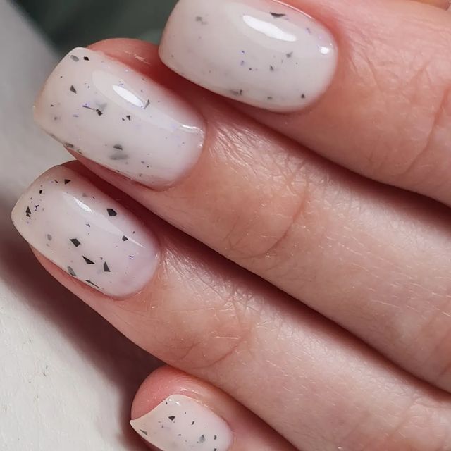 nails_olia_tim в LOOKY. . Коррекция 🖤