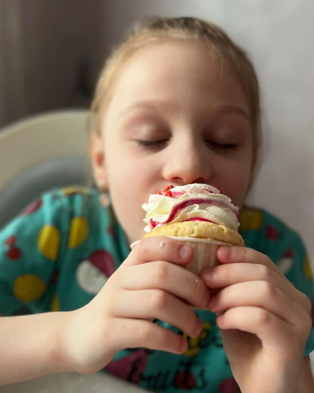 Все мои кондитерские изделия готовятся из СВЕЖИХ и НАТУРАЛЬНЫХ продуктов! 

У меня двое деток, одна из которых уже доросла до сладостей 🙈 а готовить из некачественных продуктов для чего? Ведь я хочу чтобы у меня была своя база клиентов которые захотят идти ко мне а не к соседям) 

Если Вы считаете что у меня дорого, то поверьте мои цены это так назовем 1 уровень из 3ёх 😬 продукты к большому сожалению только лишь дорожают 😒 в моем прайсе нет накрутки даже в 50% 🤷‍♀️ сейчас я работаю исключительно на опыт, отработку своих навыков, и просто для души 😍 

А по поводу прайса, я всегда иду на встречу! Делаю скидки!) и в каждом заказе у меня появились небольшие подарочки 🎁 

Готова к экспериментам, и вашим честным отзывам! Для меня важно слышать клиента) 
🫶🏻 🧡