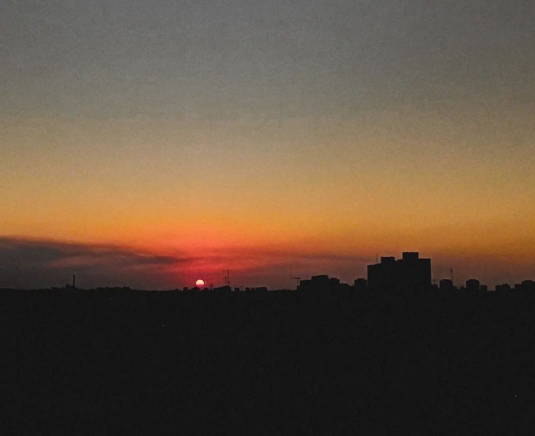 reydleyph in LOOKY. #fotografiamovil,#fotografia,#photography,#paisaje,#streetstyle,#streetphotography,#shoot,#fotografiacallejera,#photooftheday,#today,#atardecer,#sol,#colores,#sunset,#cubaenfotos,#cubanlife,#cubanosporelmundo,#magazineshoot,#vidacotidiana,#cuban,#artofinstagram,#fotografoscubanos,#pindlecuba,#contraluz. Siluetas de un atard...