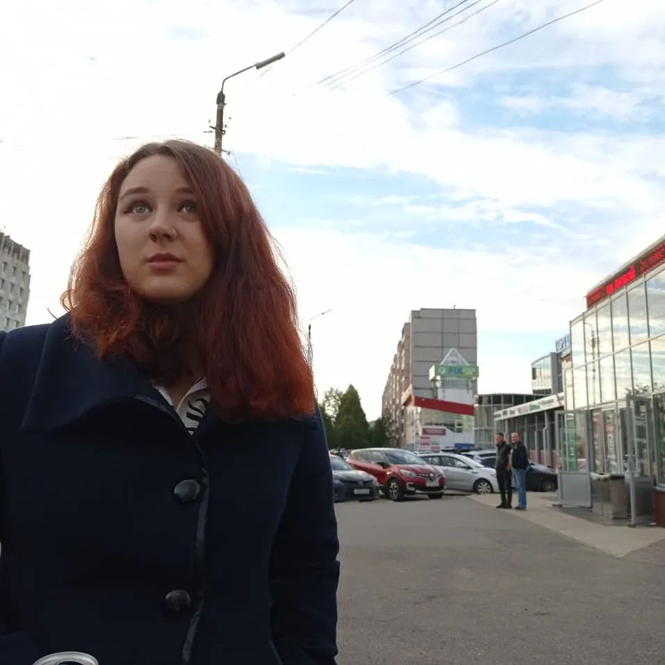 ОН НЕ ПОДУМАЕТ ❌ 
 
Самое распространенное возражение «Я ПОДУМАЮ» лишило огроооомное количество экспертов миллионов денег 💵 
 
И как правило, именно это возражение приводит многих экспертов в ступор, «Да, конечно, подумайте» ЧТО БЛЯТЬ? 😕 
 
Любое возражение во время продажи должно быть закрыто, иначе это называется не продажа, с просто презентация своего продукта. Ни один ☝🏻 клиент не будет «думать», вас просто сливают, очнитесь 🤦🏻‍♀ 
 
Продажа начинается после слова НЕТ, после отказа от продукта. Таким образом клиент намекает, не может сказать на прямую, что ему дорого, у него есть сомнения в вашей экспертности, он хочет посоветоваться с мужем, у него сейчас нет денег и тд 
 
«Я ПОДУМАЮ» — это ложное возражение, завуалированное нет 👎🏼, а вам, как продавцу нужно докопаться до истинного. Иначе, вы не эксперт, а просто кассир, который пробивает то, что клиент сам взял с полки и принёс вам на кассу 
 
Чтобы ваши продажи небыли похожи на уговаривание и впаривание, как вы этого боитесь, закрывайте возражения еще до момента их появления, тогда не придется менять майку после каждого созвона 😂

P.S. Так я смотрю на людей, которые отпускают клиенов после фразы "Я подумаю"😅

Запишись на бесплатную диагностику в лс, чтобы в твоей компании такого никогда не было

#МогуПомочь #бьюти #салонкрасоты #наставник #помощь #бизнес #бизнесуслуги #маникюр #педикюр #брови #бизнеснаставник #воронкапродаж #помощьвбизнесе #помощник #деньги #заработок #выручка #среднийчек #конверсия #hr #beauty #pov #нетворкинг #знакомство #архангельск #россия #брови #волосы #услуги #предприниматель