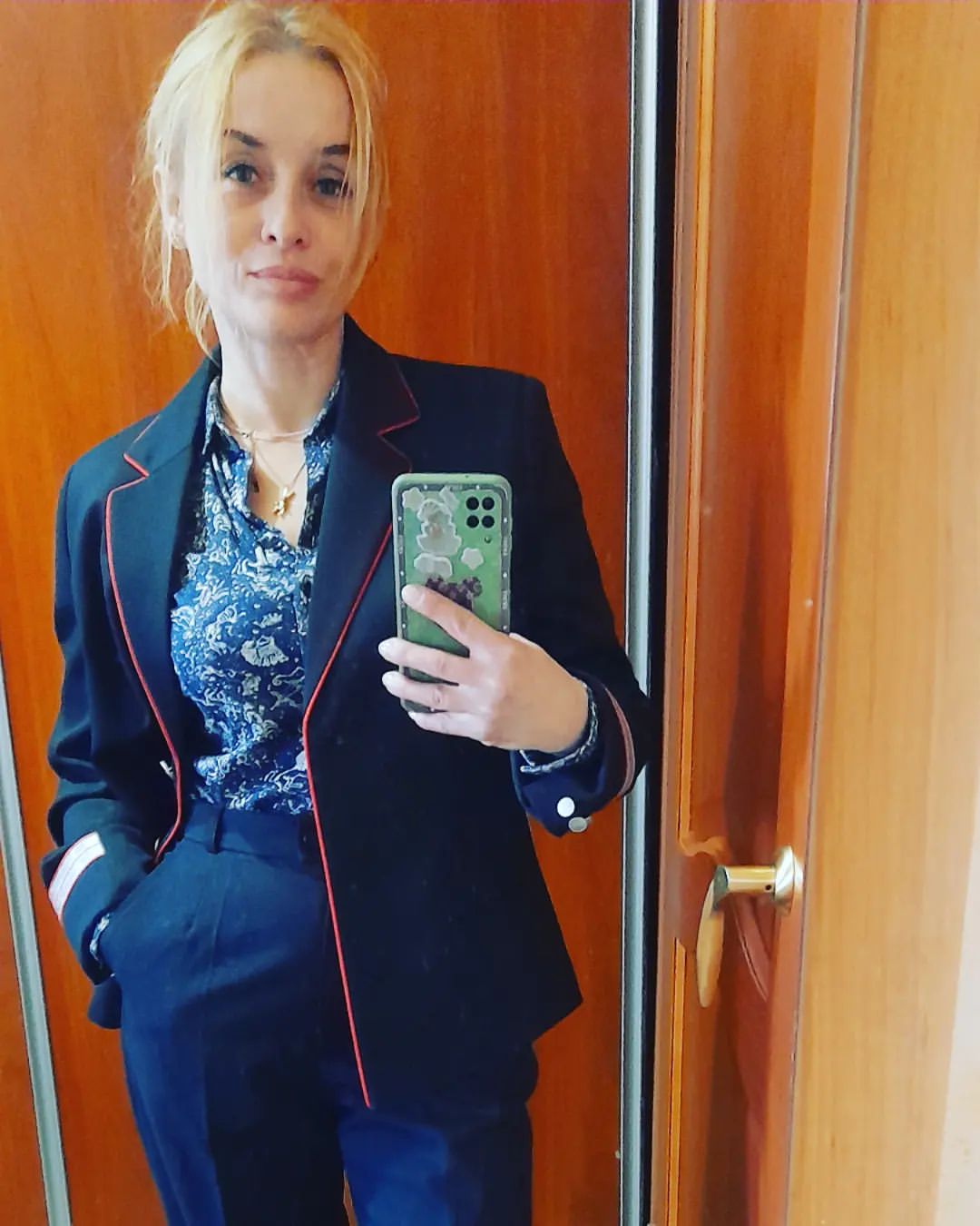 Рубашка конечно не по Уставу, но мне так тож нравится🙃