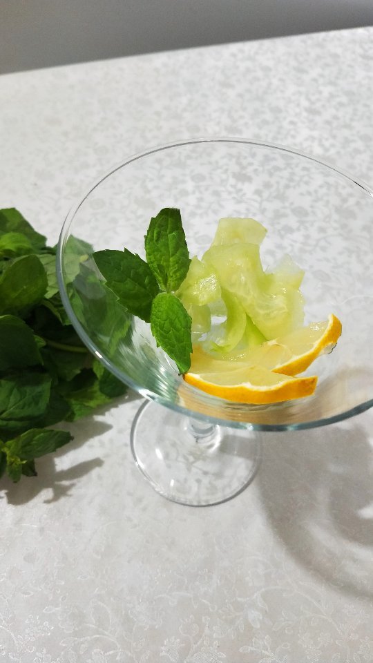 fruto_lomtik в LOOKY. #вкуснаявода,#вода,#скоролето,#пьемводу,#питьевойрежим,#вкусноиполезно,#вкусно,#полезно,#зеленоград,#солнечногорск. Как пить больше воды...