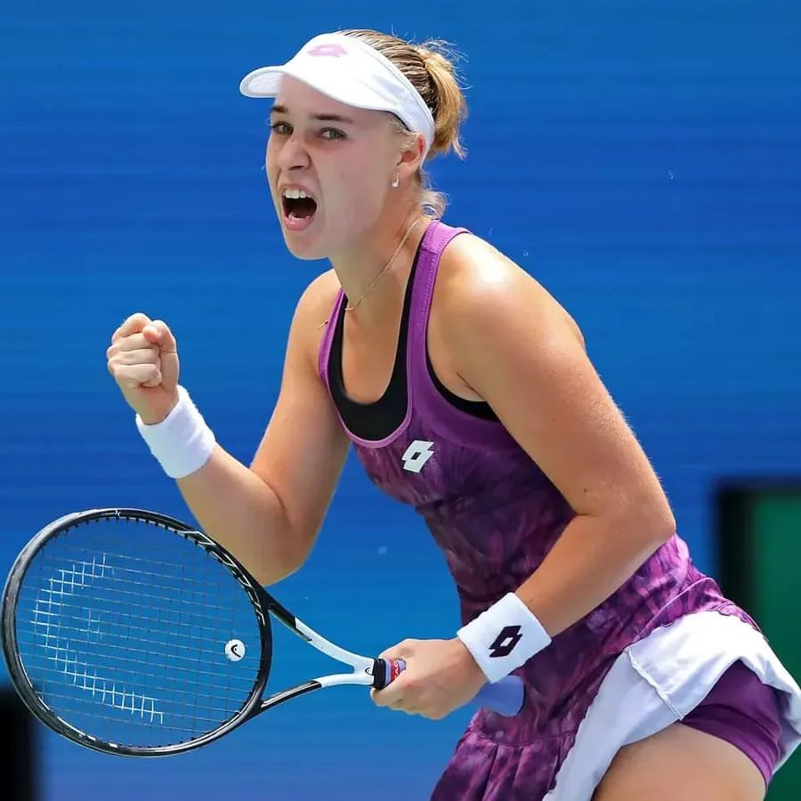 🎾 Анна Блинкова вышла во второй круг теннисного турнира в Чарльстоне

В первом круге россиянка обыграла венгерку Анну Бондарь со счетом 7:6 (9:7), 6:2. В следующем круге она встретится с Джессикой Пегулой.

Аслан Карацев на турнире в Марракеше не сумел пройти дальше первого раунда. Россиянин уступил итальянцу Франческо Пассаро со счетом 5:7, 6:3, 3:6.

Подписаться на @somontv_sport