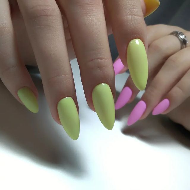 __darya_ryleeva_ в LOOKY. #дизайнногтейтула,#укреплениеногтейтула,#наращиваниеногтейтула,#маникюртула,#гельлактула,#топмастеровтула,#салонгламуртула,#мастердарьятула. 💛💛💛
#дизайнногтей...