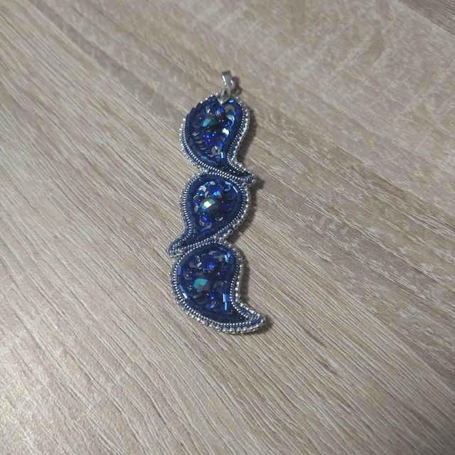 _magia_bisera_ в LOOKY. #подвескаизбисера,#нежность,#подвеска,#брошьизбисераназаказ,#брошьизбисераручнойработы,#подвескаизэпоксиднойсмолы,#ручнаяработамосква,#брошьназаказ,#украшениеручнойработы,#капли,#biser,#кабошон,#кабошонручнойработы,#кабошоны,#брошьизбусин,#handmade_biser_and_all,#handmadebiser,#etsyshop,#лучшие,#moskow,#parís,#beautiful,#уникальныеукрашения,#эксклюзивныйподарок,#назаказ,#ручнаяработа,#ручнаяработаназаказ,#уникальная,#кабошонручнойработыоттайнакамня,#броширучнойработы. Подвеска "Капли дожд...
