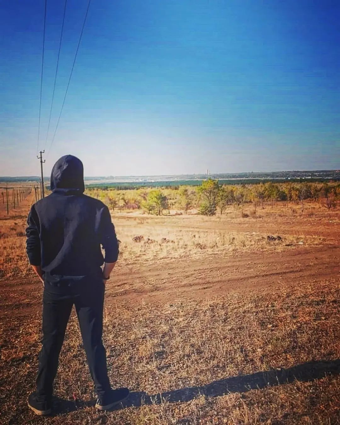 Знаете, когда ты маленький, тебе говорят, что главное — вырасти, найти работу, жениться, купить дом, завести ребенка и это все. Но правда в том, что в мире намного больше странного. Он гораздо безумнее, сложнее и гораздо лучше. #instagram #instaphoto #photo #like #top #nice #cool #world #live #fyp