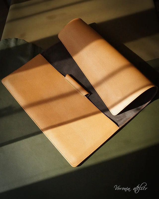 voronin_atelier в LOOKY. #alran,#voroninatelier,#чехолдляноутбука,#ручнойшов,#чехолизкожи,#изделияизкожиручнойработы,#leatherlaptopbag,#leatherlaptopcase,#leatherlaptopsleeve,#macbooksleeve,#galaxybook2pro360,#изделияизкожиомск. Чехол для Galaxy Boo...