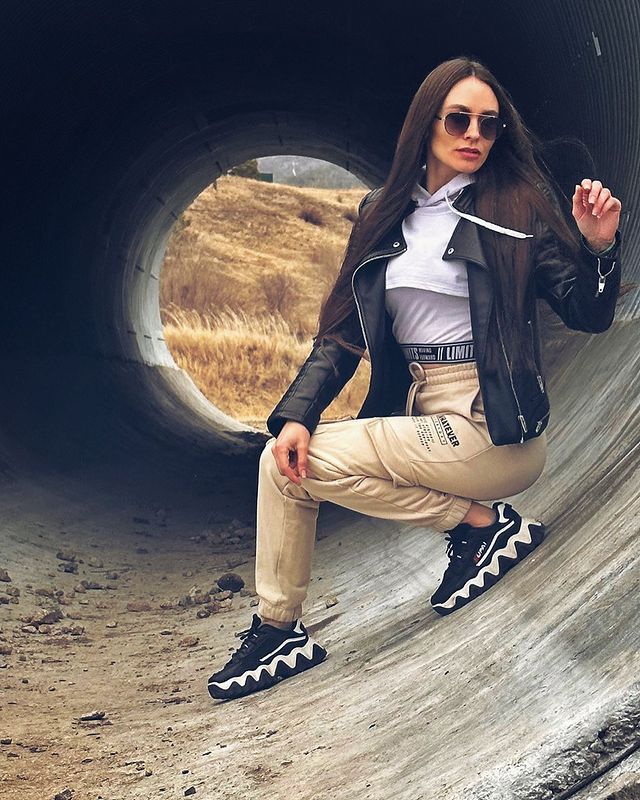 nadin.gaves в LOOKY. #вся,#здесьвсеидеально,#всехорошо,#пустьтакибудет,#ценюмоменты,#мояжизнь,#мыточтомызаслужили,#мыточтомыимеем,#жизньодна,#белоечёрное. Просто скажу хорошо ...