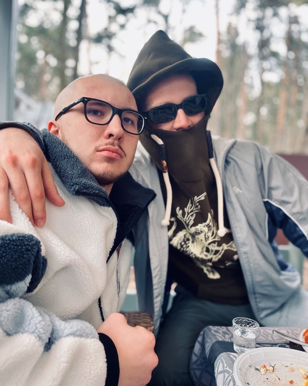 V kazhdoy izbushke svoi pogremushki