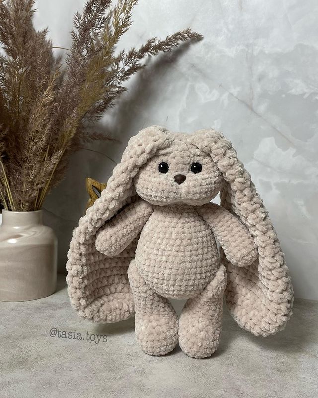 tasia.toys в LOOKY. #хэндмэйд,#подарокручнойработы,#сделанослюбовью,#связанослюбовью,#подарокребенку,#подарокжене,#милыеживотные,#зайка,#зайкаручнойработы,#зайканазаказ,#подарокребенку,#подарокдевушке,#игрушка,#игрушкиручнойработы. Милый Зайчонок 🐰 В ...