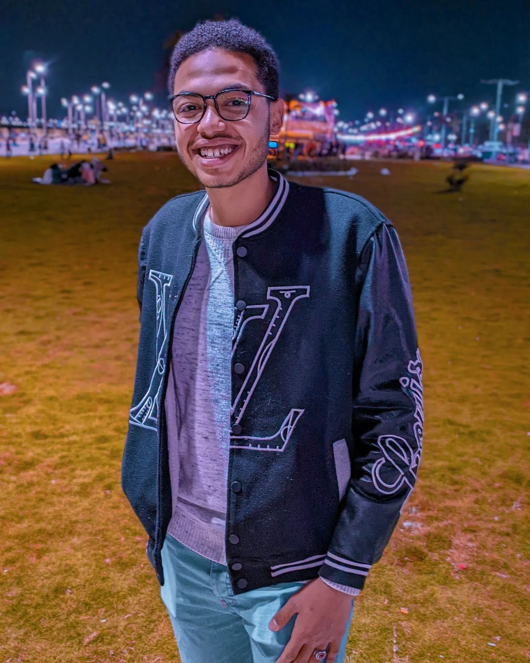 من أراد أن يُغادركَ؛ فأفتح له كُل أبواب الغيَاب🖤🥀'