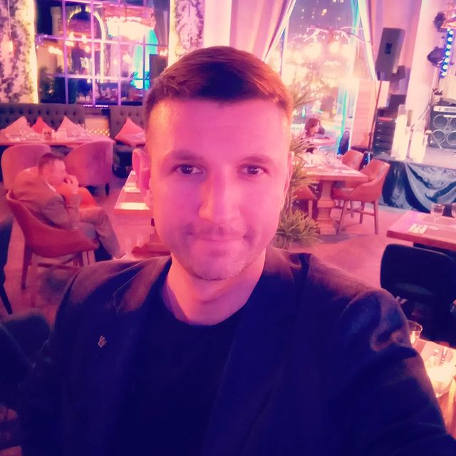 bazhov_showman в LOOKY. #ведущийвладимирбажов. В ресторане "Руки Вв...