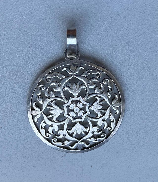 jewellery_15_v в LOOKY. #jewelry,#jewellery,#jewels#кольцо,#кольца,#vladikavkaz#владикавказ,#осетия,#vladko61,#ossetia,#alania,#ювелирныеизделия. Вес 7,3г
#jewelry #j...