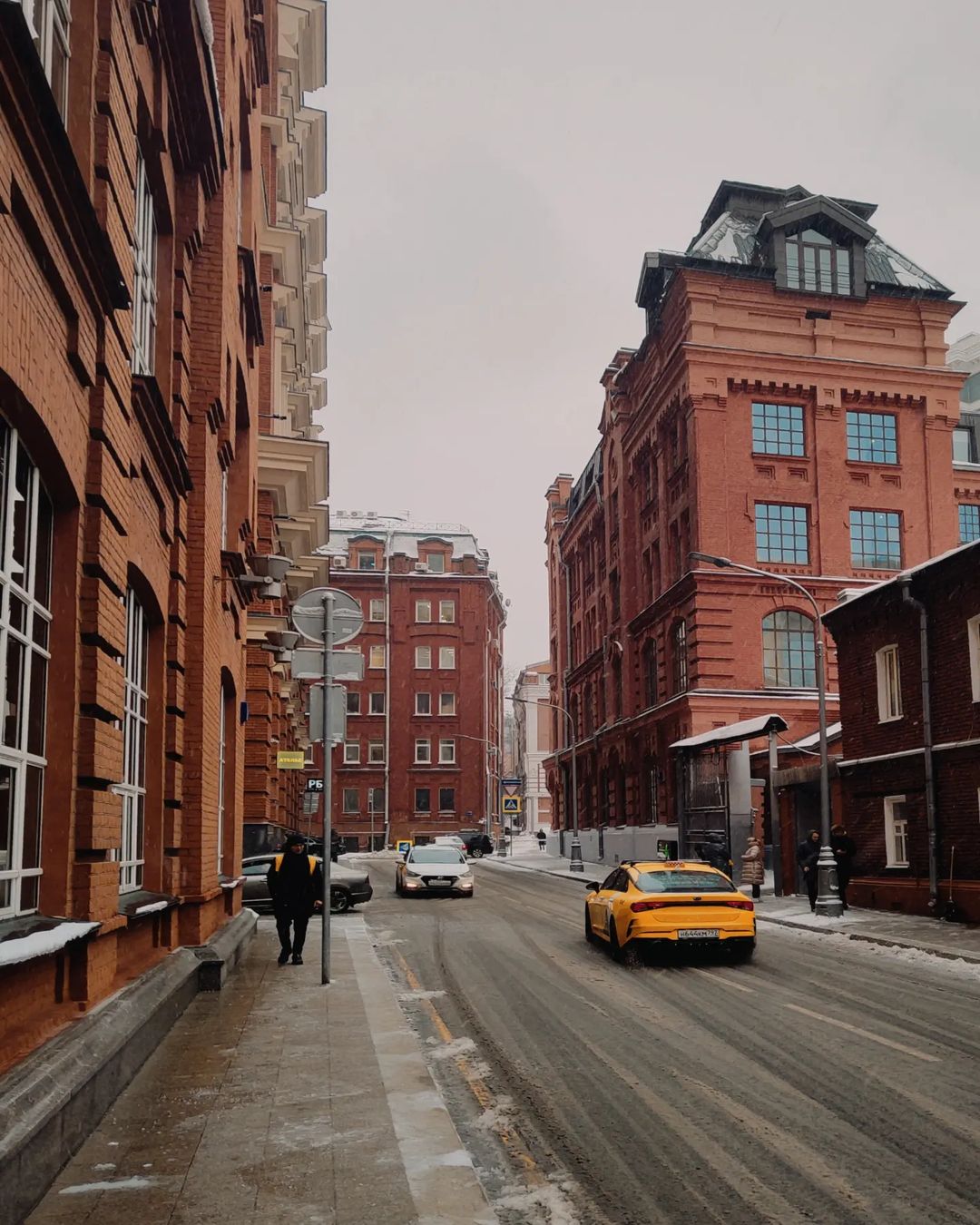 Немного московских улиц, похожих на Нью-Йорк. #Москва #newyork #mobilephotography #taxi #yandex #streetstyle