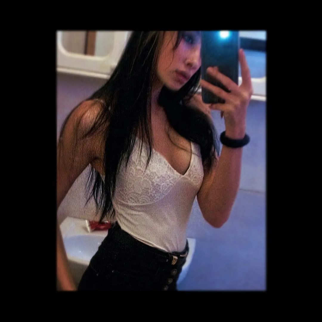 LOST MY PREVIOUS ACCOUNT, (x_what_the_fuxk_its_chloe_x2) 
IT WAS HACKED and would appreciate it if everyone can follow me especially the brand i was talking too🙏🏻❤️