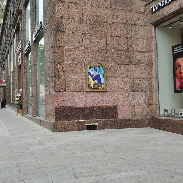 anya_kim в LOOKY. #всемирныйденькниги,#moscow,#russia. 📖 День книг и автор...
