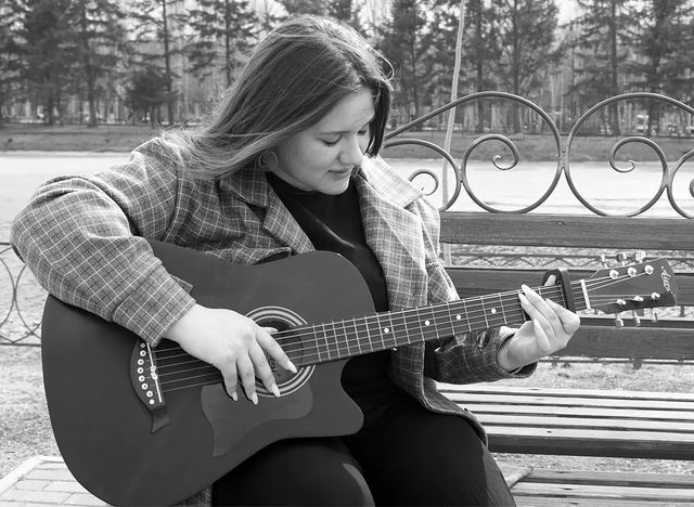 mi.lfox в LOOKY. #model,#photographer,#pro,#posture,#whitebackground,#photo,#lipstick,#Beautiful,#bw,#guitar,#blackandwhite,#lake,#фото,#модель,#фотограф,#гитара,#песня,#чб,#чернобелая. •Black and white spo...