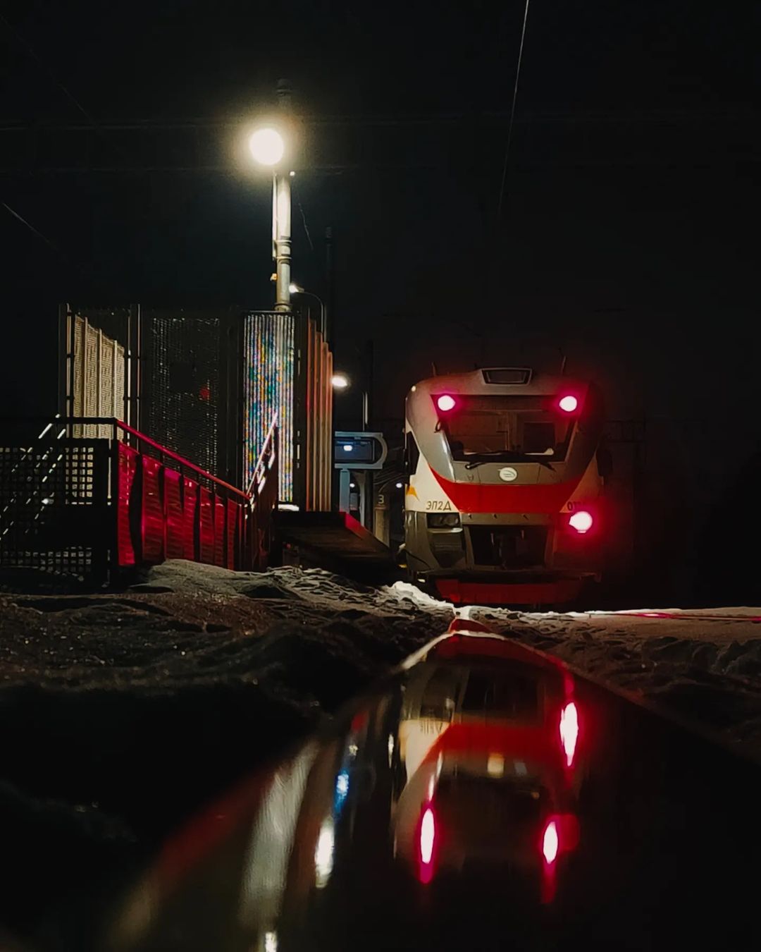 Зимние путешествие на электричке. #travel #mobilephotography #Russia #training #night #road #realme8pro
