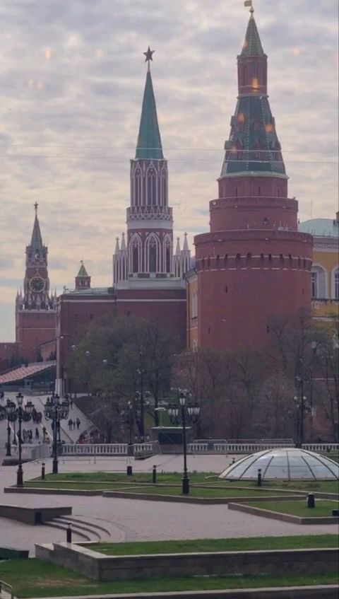 kristi_sadovod_ogorodnik в LOOKY. #москва,#кремль,#россия. А в воскресенье было...