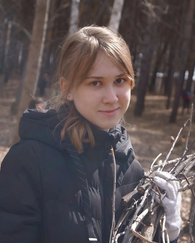 mi.lfox в LOOKY. #model,#photographer,#pro,#posture,#whitebackground,#photo,#lipstick,#Beautiful,#park,#forest,#spring,#steam,#laughter,#branches,#фото,#модель,#фотограф,#весна,#ветки,#лес,#парк,#кринж. •A well-executed lau...