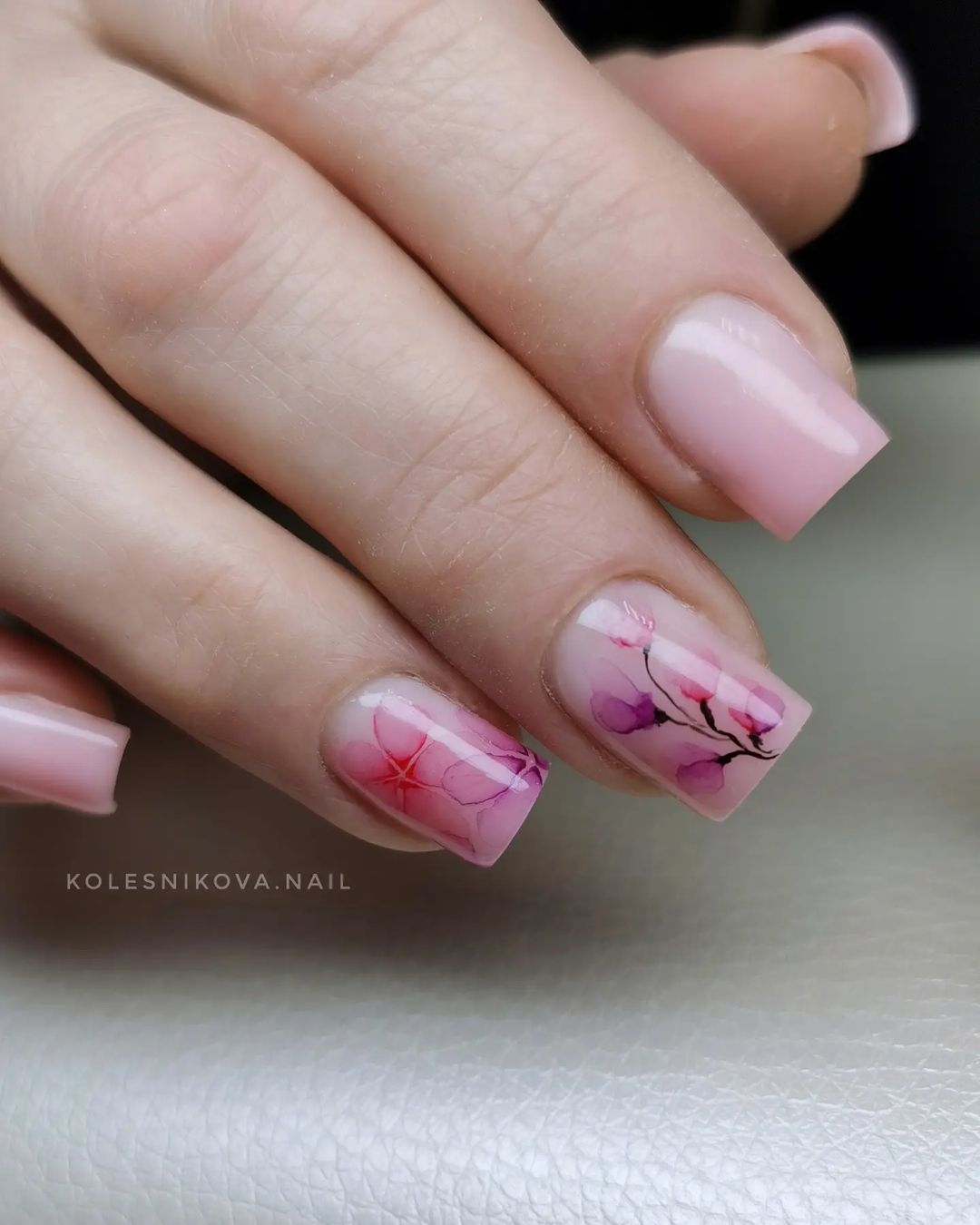kolesnikova.nail в LOOKY — Это уже весна прям. Моя любимая акварклька 🤩

💕 Аппаратный