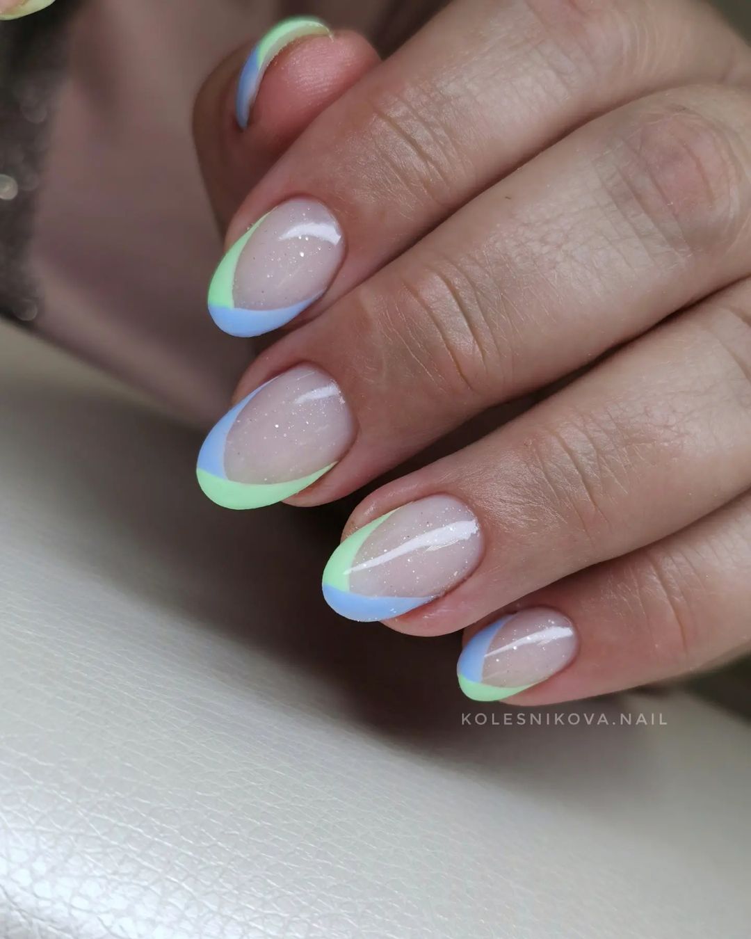 kolesnikova.nail в LOOKY — Очень интересный френчик, который можно сделать в разных цве