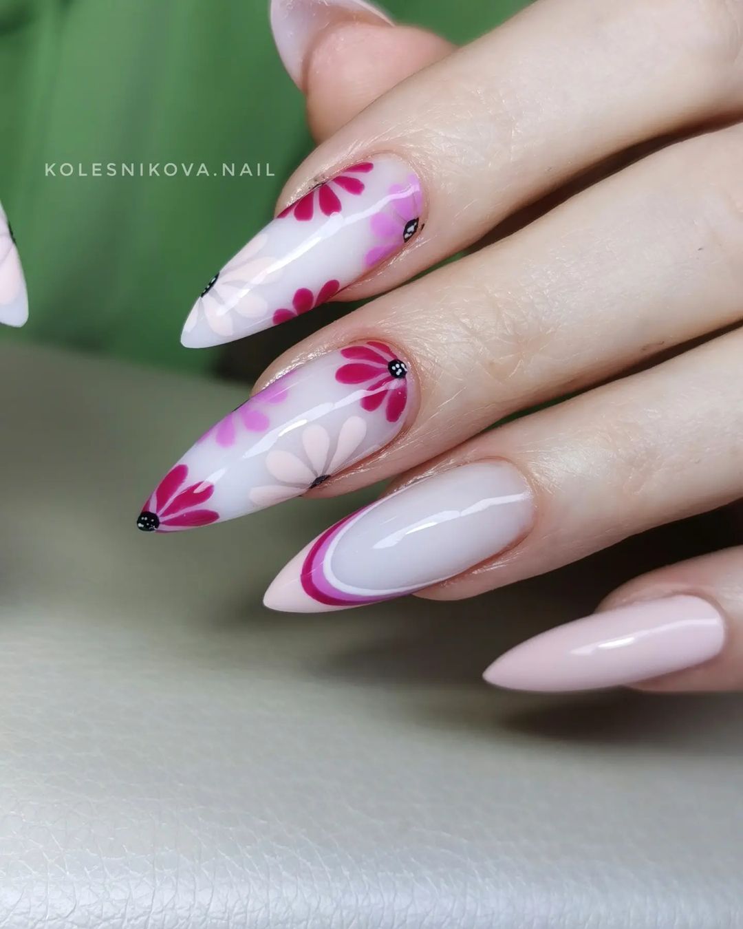 kolesnikova.nail в LOOKY — А здесь немного ошиблась топом и вместо матового случайно сд