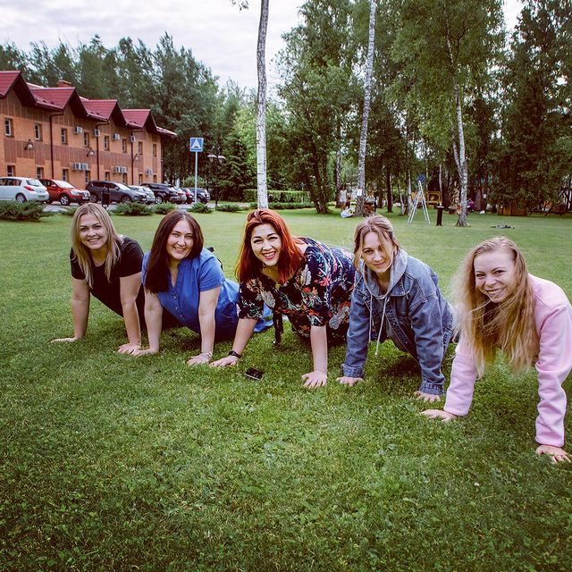УСПЕХ  БИЗНЕС  ЭПАТИЯ в LOOKY. #Мир,#Труд,#Рост
С,#май. #Мир #Труд #Рост
С п...