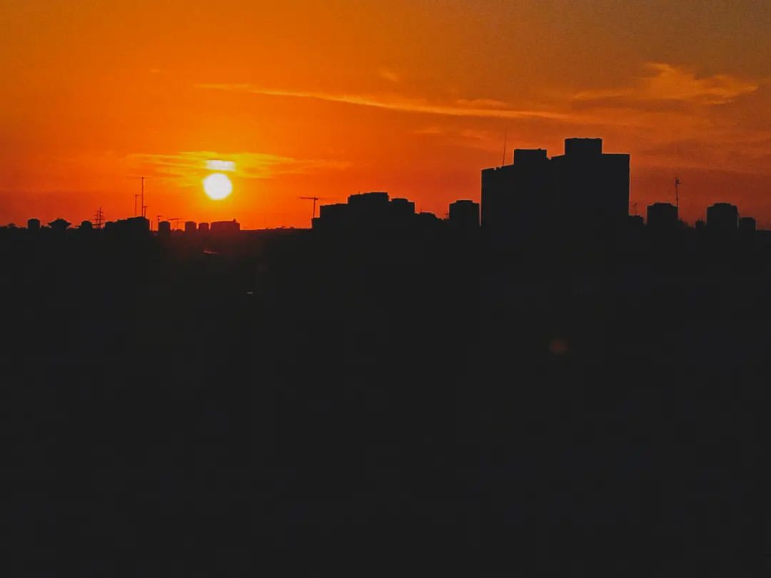reydleyph in LOOKY. #fotografiamovil,#fotografia,#photography,#photogram,#paisaje,#atardecer,#damefotisimo,#postales,#photooftheday,#photographer,#siluetas,#liker,#cubaenfotos,#redandblack,#fotoart,#followforfollowback,#follow,#apoyo,#dejatulike❤️,#travelgram. Atardecer dorado ❤️�...