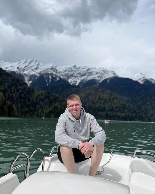 fedorov_d.e в LOOKY. #russia,#lake,#mountains,#instagram,#sochi,#abkhazia,#rica,#climbing,#hiking,#travel,#boat,#sport,#tourism. Озеро Рица и горы 🏔...