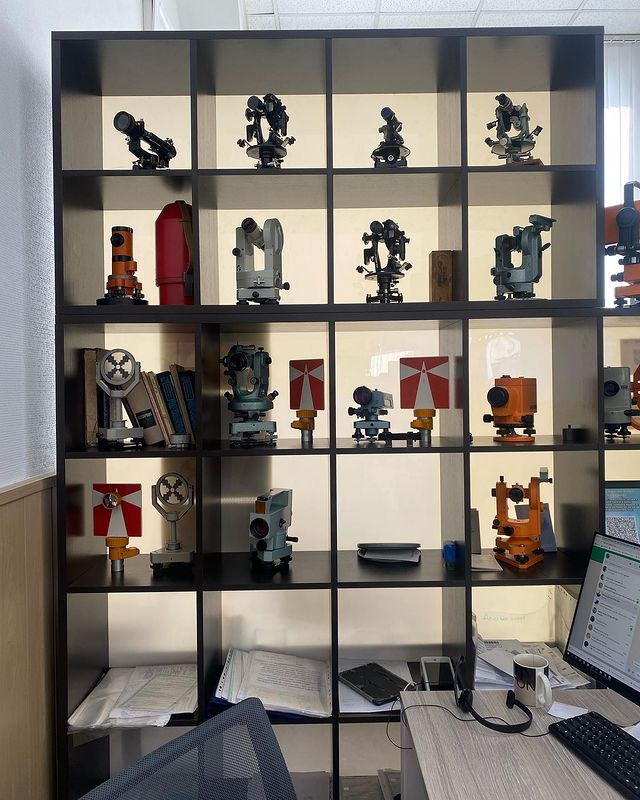 vermesser.one в LOOKY. #геотах,#геодезия,#история,#totalstation,#surveylife. С визитом в ГеоТах.
...