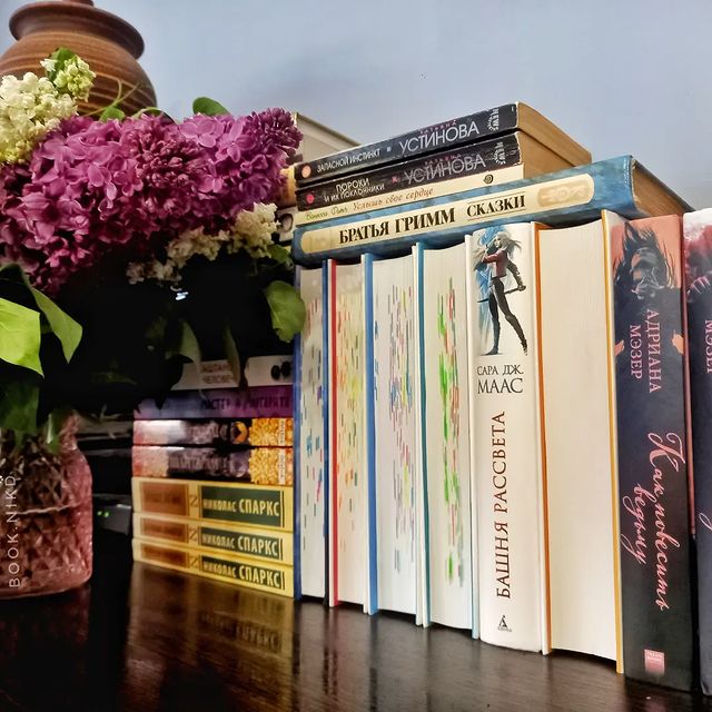 ni.amff в LOOKY. #библиотекамечты,#книжныйнаркоман,#книжнаясерия,#Книжныйклуб,#книгиэтоособыемиры,#стеклянныйтрон,#башнярассвета,#книголюб,#книги,#книголюбыпоймут,#книгинашевсе,#книгифэнтези,#книгограм,#букстаграм,#bookstagram,#books,#книжныеполки,#книжечкимоилюбимые,#книжныйотзыв,#книжныйблог,#книгоманьяк. «– Так она чудовище ...