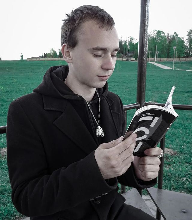 paka._.01 в LOOKY. #готика,#пальто,#гот. Фотограф:  @pht_ksyu...