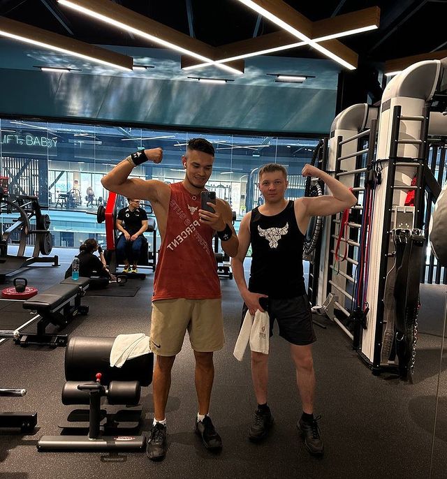 __alexandr__nikolaevich__ в LOOKY. . Важно не где ты, а с...