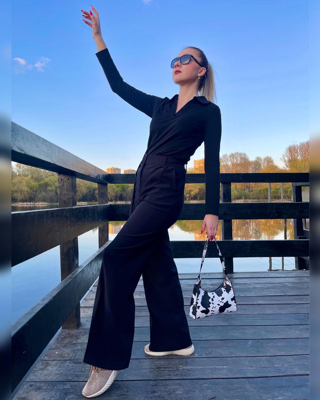 juliabogolyubskaya в LOOKY — 💠Смотрю в светлое будущее, сквозь призму чёрных очков
