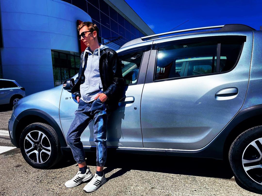 maxon_1st in LOOKY. #twigger_ramzier,#singer,#drummer,#музыкант,#барабанщик,#car,#auto,#машина,#авто,#newcar,#renault,#renaultsandero,#рено,#новаямашина,#тачка,#лакшери,#style,#стиль,#2023,#may,#май,#весна,#spring,#автосалон,#екб,#екатеринбург,#photo,#фото,#selfie,#селфи. #twigger_ramzier #si...
