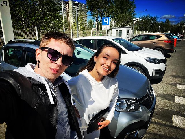 maxon_1st в LOOKY. #singer,#drummer,#музыкант,#барабанщик,#car,#auto,#машина,#авто,#newcar,#renault,#renaultsandero,#рено,#новаямашина,#тачка,#лакшери,#2023,#may,#май,#весна,#spring,#автосалон,#екб,#екатеринбург,#photo,#фото,#selfie,#селфи,#friedns,#друзья. Сегодня с @margaritk...