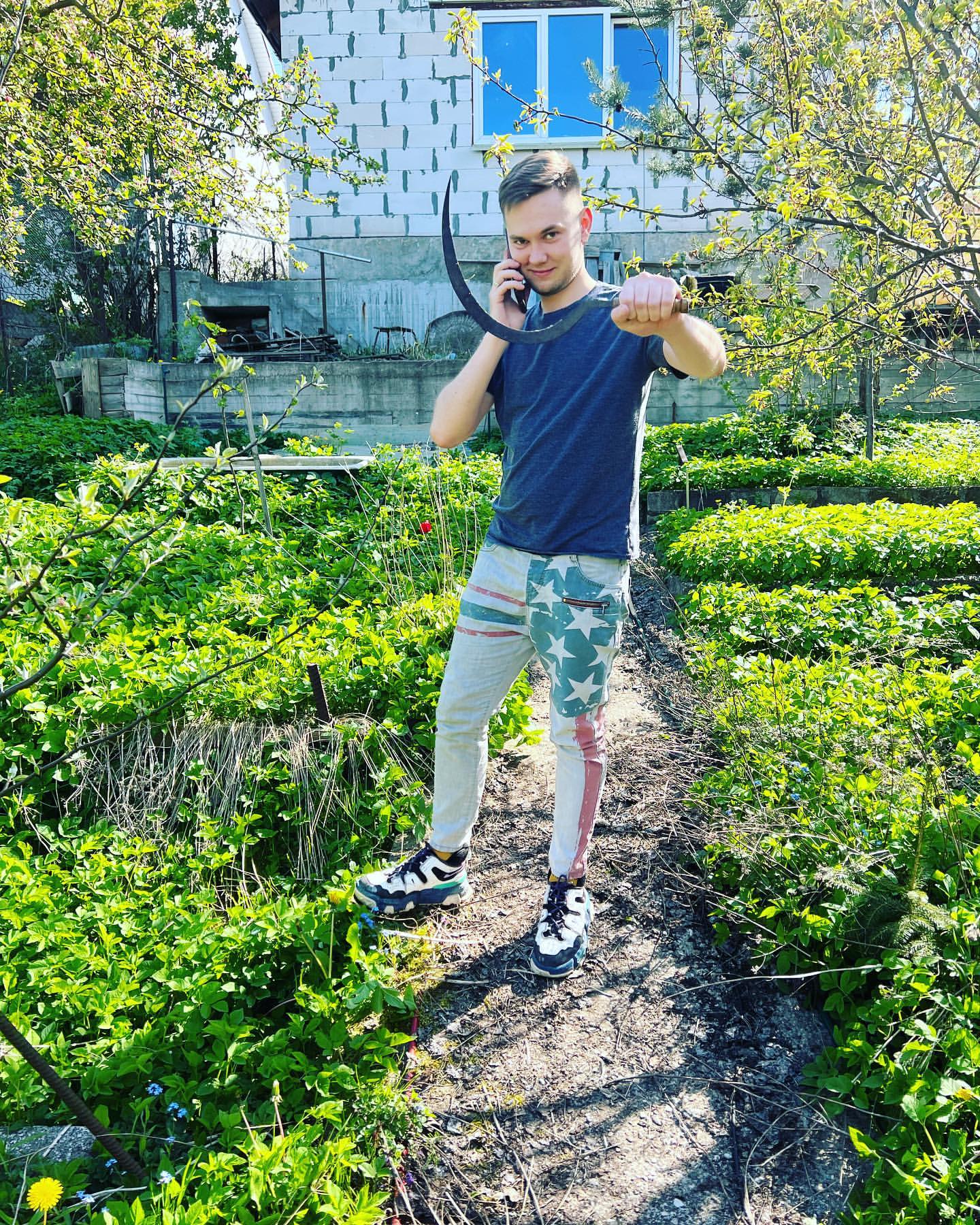 volodko_singer in LOOKY. . null