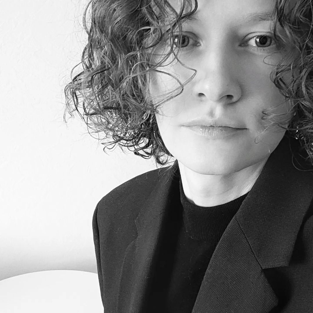 Хочу поделиться с вами, как идут дела с майнингом

Летом 2022ого я вложила 10.000$ в майнинг токена SWP. Депозит должен был быть заморожен на год. И каждый месяц, если считать в $, мне на счёт приходило вознаграждение 3-11% в зависимости от курса.

Так как опыт у меня такой первый, то стратегия тоже весьма консервативная. 
- никому не советовать этот инструмент как первый или основной,  не соблазнять высокой доходностью
- при любых обстоятельствах сначала выйти в безубыток, потом уже "жадничать", если на это есть предпосылки.