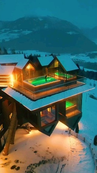 howard892023 в LOOKY. . Night view of the un...