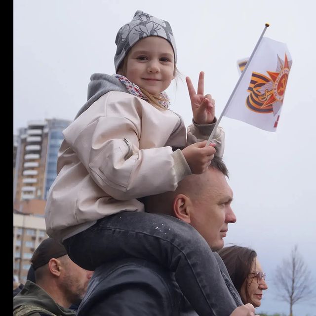mi.lfox в LOOKY. #model,#photographer,#pro,#posture,#whitebackground,#photo,#child,#girl,#littlegirl,#dancer,#lipstick,#Beautiful,#фото,#модель,#фотограф,#танцор,#ребёнок,#жёлтый. •cute•

#model #phot...