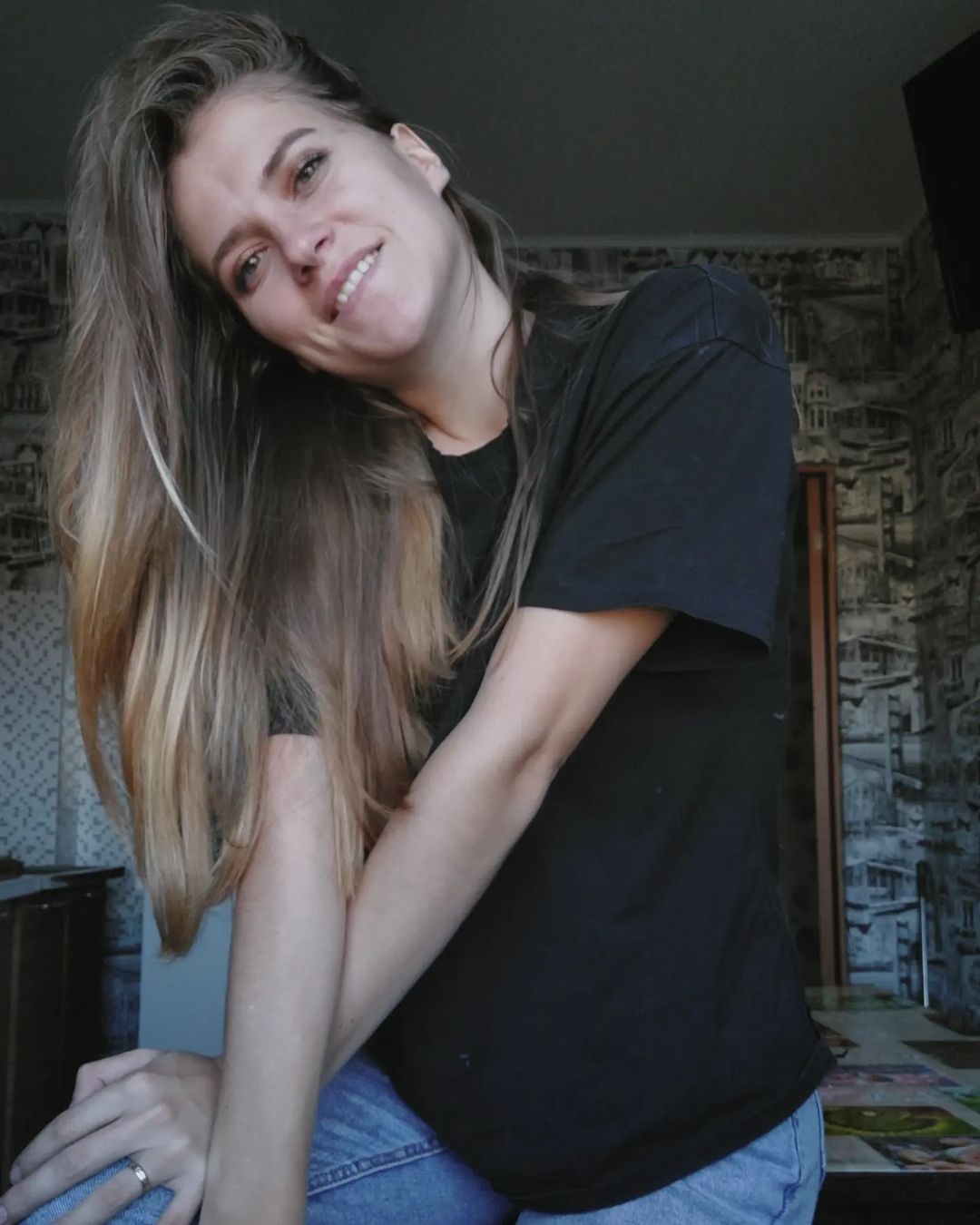 angelina.lizikova в LOOKY — "Ты стала какая - то другая.  Взрослая что -ли. 
Я тебя имен