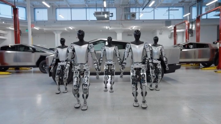 yaprofi в LOOKY. #tesla,#teslabot,#cybertruck. Несколько ботов, пол...