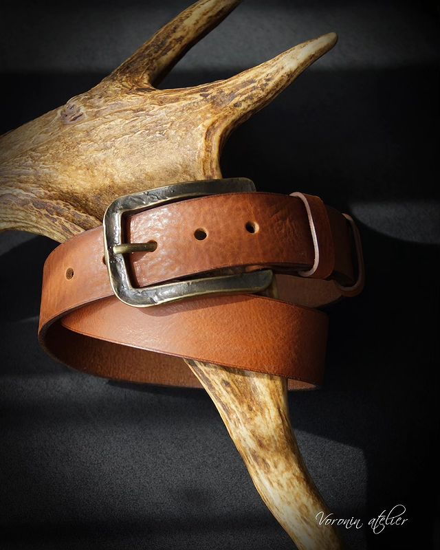 voronin_atelier в LOOKY. #voroninatelier,#изделияизкожиомск,#ременьручнойработы,#ременьизнатуральнойкожи,#ременькожаный,#ременьназаказ,#ременькожаныймужской,#кожаныйременьназаказ,#ремниручнойработы,#ремниизкожи,#ремникожаные,#ремнимужскиекожаные,#ремниназаказ,#ременьдлябрюк,#брючныйремень,#leatherbeltformen,#leatherbeltstyle. Ещё один ремень с бр...