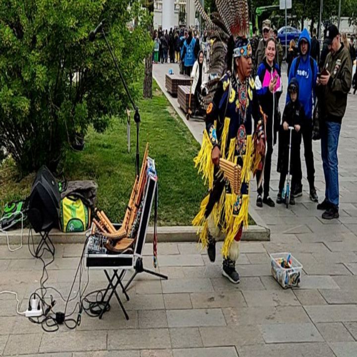 vas53 в LOOKY. . Москвичи, американцы...