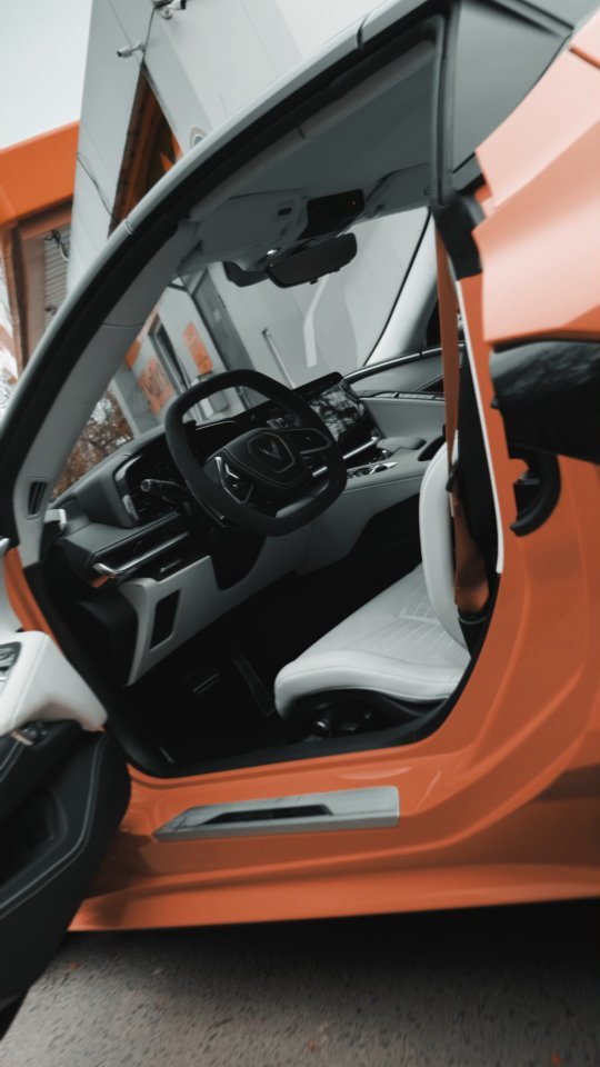 ni4e.go_li4nogo in LOOKY. #chevycorvette,#orangepower🍊. #chevycorvette #oran...