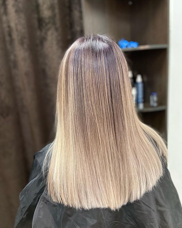 emi.beauty.az в LOOKY. #makeup#hairstyle#colorhair#kesim#baku#türkiye#tambov#ombre#airtach#bolayage#blonde#стрижки#болаяж#аиртач#мелирование#тоталблонд#студиякрасоты#окрашивание#шатуш#балаяж#блонд#платина#локоны#голливудскаяволна#color#lorealparis#hudabeauty#sacbakımı#follow#like. Окрашенных в технике...